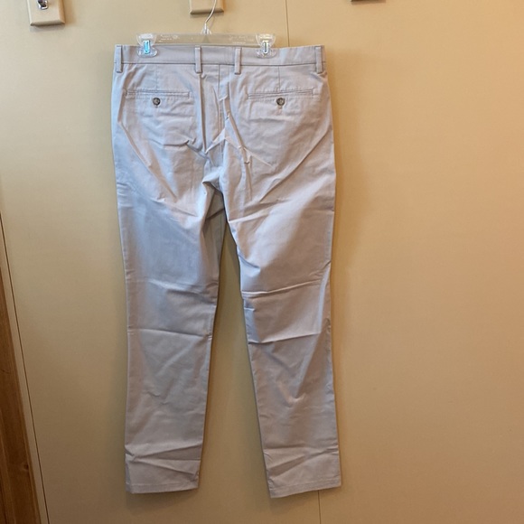 Old Navy men’s ultimate slim fit khakis 36x32 - Picture 4 of 7